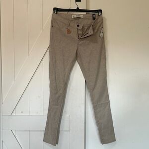 Abercrombie women’s jeggins.  Beautiful detailed fabric   True to size fit.
